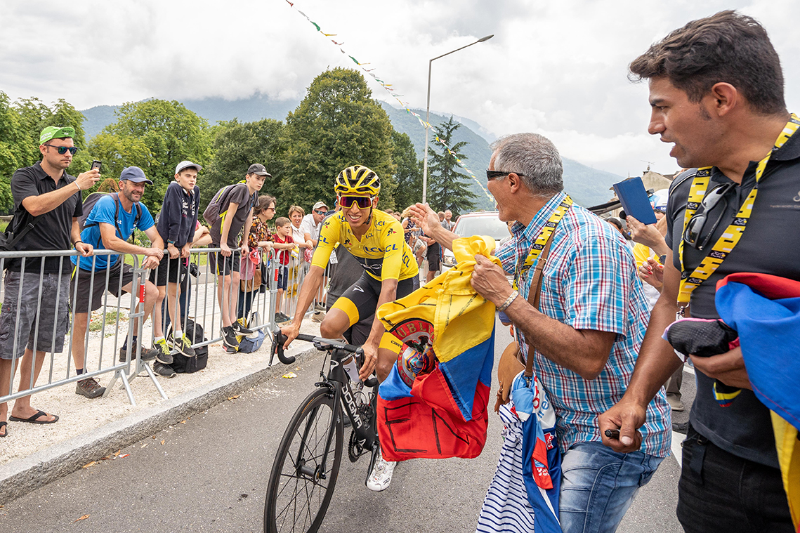 Egan Bernal wins the yellow jersey