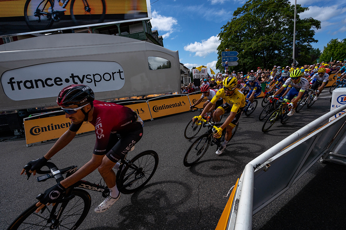 Julian Alaphilippe wears Yellow Jersey in the 2019 Tour de France